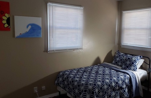 Kokomo House | Sleeps 3 pet friendly fenced yard garage