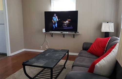 Kokomo House | Sleeps 3 pet friendly fenced yard garage