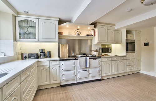 Woolhope House | Sleeps 36+ Grand Manor House, Indoor Pool and Spa
