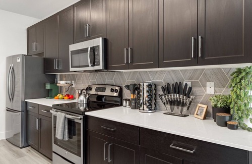 Desert View Village Condo | Sleeps 4 -Golf 》Dine 》Swim 》Shopping》Games》Parking