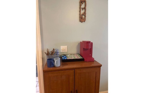 South Central Omaha House | Sleeps 4 Studio Heart of Omaha - Ralston Arena