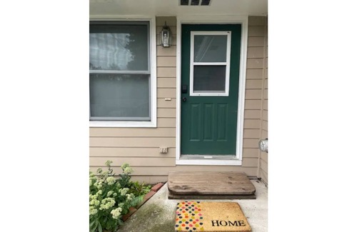 South Central Omaha House | Sleeps 4 Studio Heart of Omaha - Ralston Arena