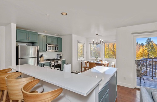 Mountain Village Condo | Sleeps 6-Easy Year Round Trail Access - Mountain Views - Fireplace - Garage ~ Outlaw 2A