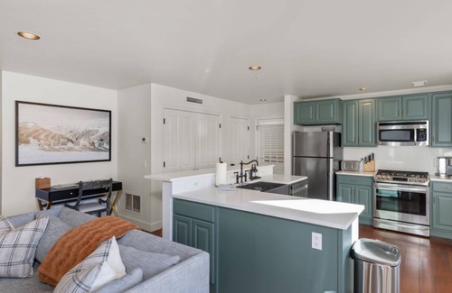 Mountain Village Condo | Sleeps 6-Easy Year Round Trail Access - Mountain Views - Fireplace - Garage ~ Outlaw 2A