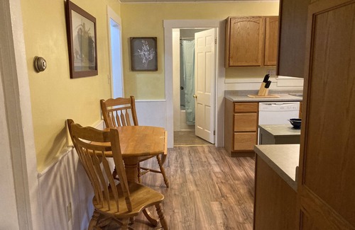 South Berwick Apartment | Sleeps 6! Free Wine! Comfy 2-Bedroom In S. Berwick
