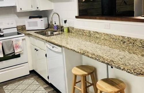 Beech Mountain Condo | Sleeps 6-From Beach to Beech-Close to the Beech Mountain Resort