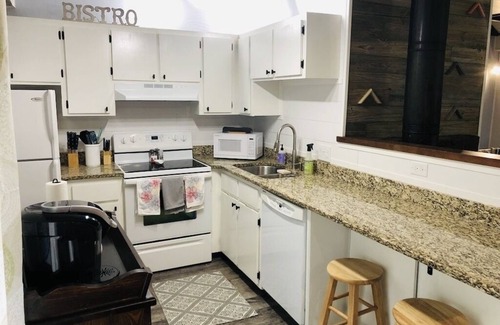 Beech Mountain Condo | Sleeps 6-From Beach to Beech-Close to the Beech Mountain Resort