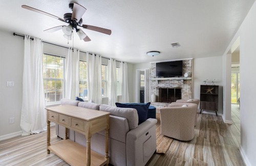 Florida Panhandle House | Sleeps 6 - Water Front Home Close to the Beach and Downtown and Pensacola