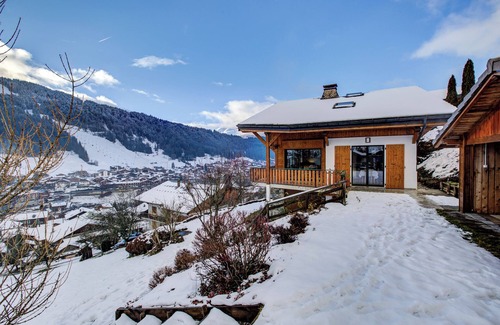 Morzine Ski Chalet | Sleeps 8-10 with Hot tub and mountain views