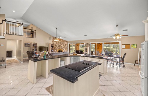 Morriston House | Sleeps 8, Private, 15 Minutes To World Equestrian & Rainbow River, 40 to UF
