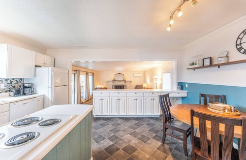 Ripley House | Sleeps 8. Quiet village street. Historic Ripley OH