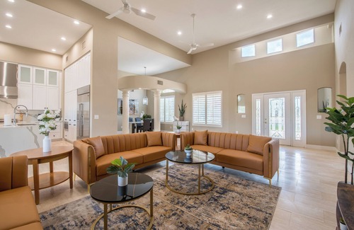 Litchfield Greens House | Sleeps 8 with a pool and a large backyard, very CLEAN