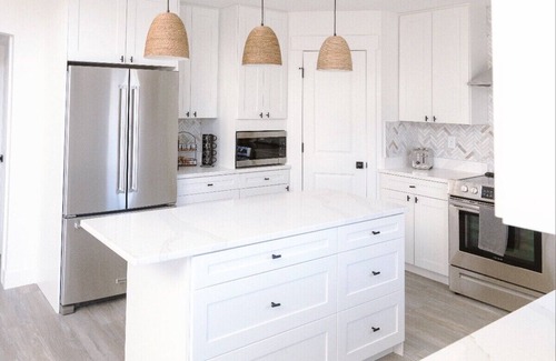 Orem House | Sleeps up to 20! 5000sqft 6bd/3.5ba. Basement apartment. 2 kitchens.Luxury Home