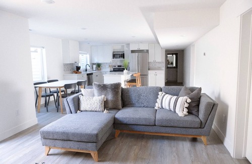 Orem House | Sleeps up to 20! 5000sqft 6bd/3.5ba. Basement apartment. 2 kitchens.Luxury Home