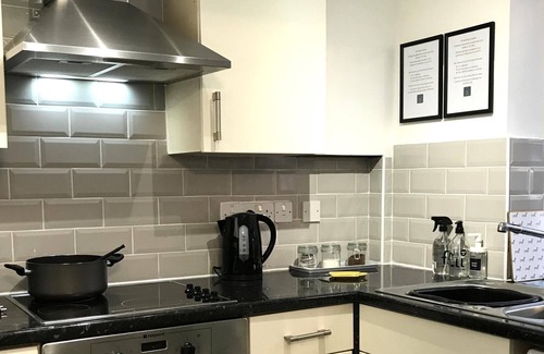 Preston House | Sleeps up to 7, Parking, Office, Preston Nr M6/M65