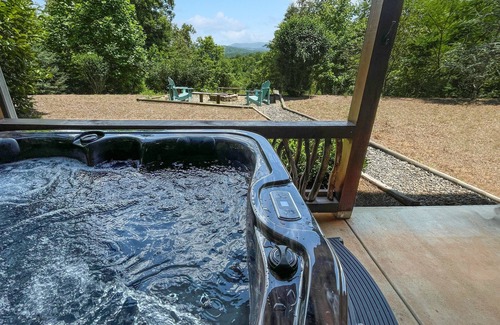 Blue Ridge Cabin | Sleepy Bear Hideaway - Fire Pit | Gorgeous Views | New Home | Blue Ridge, Georgia