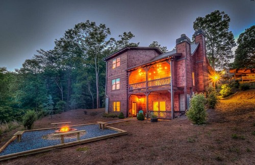 Blue Ridge Cabin | Sleepy Bear Hideaway - Fire Pit | Gorgeous Views | New Home | Blue Ridge, Georgia