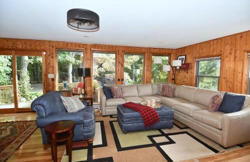 Berkeley Springs House | Sleepy View Retreat - Hot Tub, Trail, Hiking, Pet Friendly, Grill, Wifi, Fire Pit, Screen Porch, Family Friendly, Games, King Bed, Secluded, Fireplace, Pond