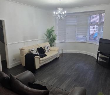 Redbridge House | Slendermorrs Palace