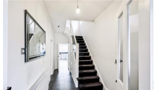Redbridge House | Slendermorrs Palace