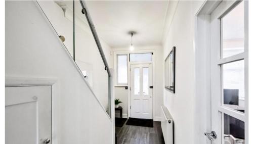 Redbridge House | Slendermorrs Palace