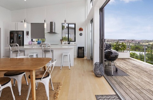 Gulf Harbour House | Slice of Paradise - Gulf Harbour Holiday Home