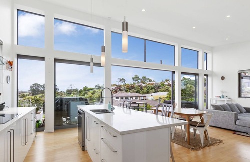 Gulf Harbour House | Slice of Paradise - Gulf Harbour Holiday Home