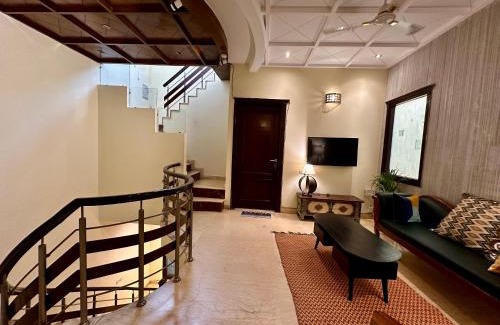 DLF Phase 1 House | Sliceinn Orchid