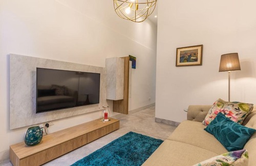 St. Julian's Apartment | Sliema Luxurious One Bedroom Duplex Maisonette