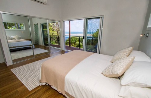 Seventeen Seventy House | Slipaway - Unparalleled views of the bay of 1770