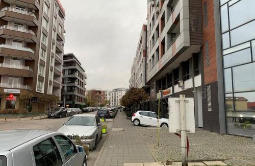rayon Triaditsa Apartment | Sliver city next to paradise mall and metro