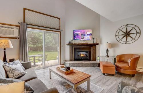 Lake Delton House | Sloane Condo for Families Golfers and Girls Trips