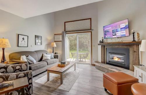 Lake Delton House | Sloane Condo for Families Golfers and Girls Trips