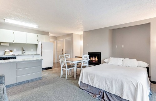 Bend Condo | "Slope Floats" Downtown Riverfront Condo. Best location in Bend!