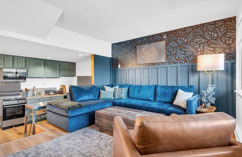 Sunday River Area Condo | Slope Side Retreat! HotTub| Sauna| Pool! Sleeps 6