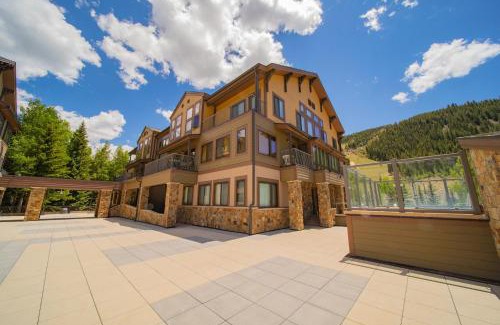Mountain House House | Slopeside 2753A by SummitCove Lodging