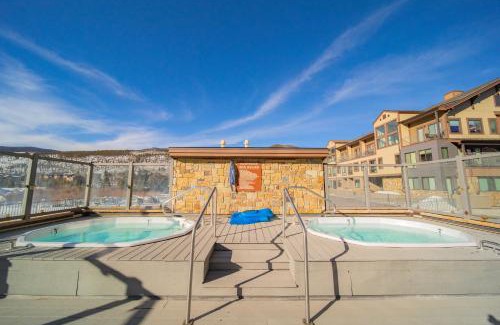 Mountain House House | Slopeside 2770A by SummitCove Lodging