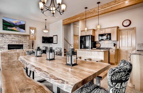 Old Town House | Slopeside Paradise-3 BR, 2.5 Bath 2 Minutes from the Slopes!