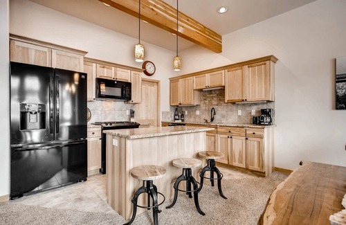 Old Town House | Slopeside Paradise-3 BR, 2.5 Bath 2 Minutes from the Slopes!