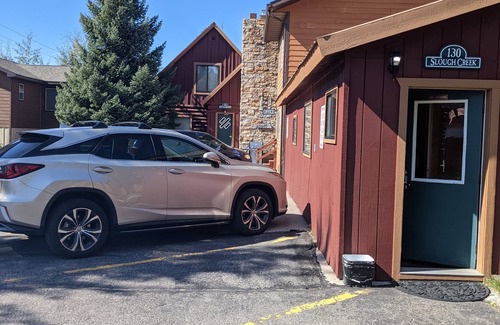 West Yellowstone Cabin | Slough Creek Cabin 130, Comfy 2 Bedroom 1 Bath 2 Minutes to Yellowstone Entrance