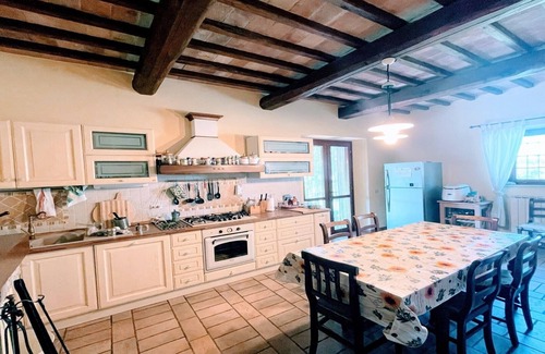 Loreto Villa | Slps 10 In fabulous Todi Villa - walk to Todi central - pool + child play arean