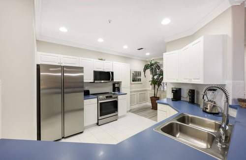 Tropical Cove Condo | Slumber Beach at Lexington CC Lake Village