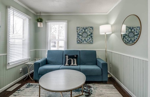 Pontiac Cottage | Small and comfortable beauty near Waterford/Pontiac border