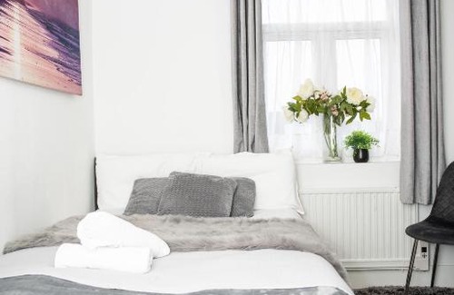 Kensal Green Apartment | Small But Cozy Studio, Great Tube Connection (D)