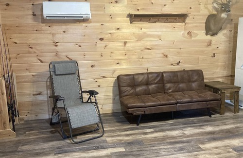 Saffell Cabin | Small cabin, 10-15 minutes from Lake Charles and Raney Brake