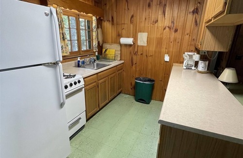 Standish Cabin | SMALL CABIN NEAR SEBAGO LAKE. SATURDAY TO SATURDAY RENTAL.