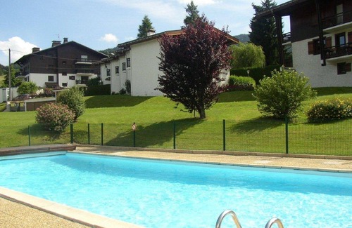 Sallanches Ski Chalet | Small chalet in residence with swimming pool