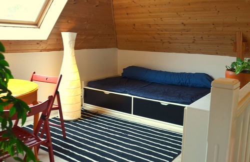 Crach House | Small, cozy and colorful holiday home on a garden 8 km from the beaches