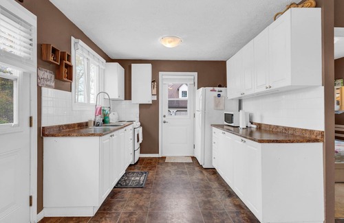 Otonabee-South Monaghan Cottage | Small & cozy cottage on rice lake