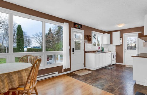 Otonabee-South Monaghan Cottage | Small & cozy cottage on rice lake